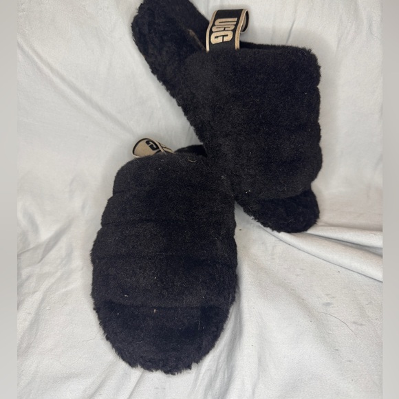 UGG Fluff Yeah Slide Sandals Black Fuzzy Shearling Slippers Size 7 - Picture 1 of 6